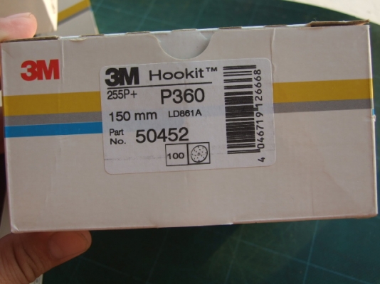 กระดาษทรายกลมขัดแห้งขนาด 6 นิ้ว 15 รู หลังกำมะหยี่ เบอร์ 360 ของ 3M จำนวน 100แผ่น / กล่อง