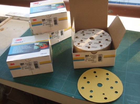 กระดาษทรายกลมขัดแห้งขนาด 6 นิ้ว 15 รู หลังกำมะหยี่ เบอร์ 360 ของ 3M จำนวน 100แผ่น / กล่อง
