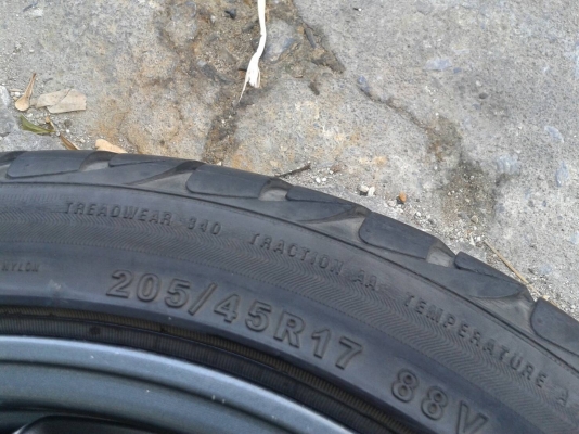 ขอบ17นิ้ว4รู100 พร้อมยาง สวยๆ 4 ล้อ ราคา 7500 บาท