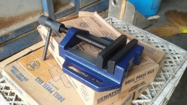 ปากกาจับงานสว่านแท่น Senator