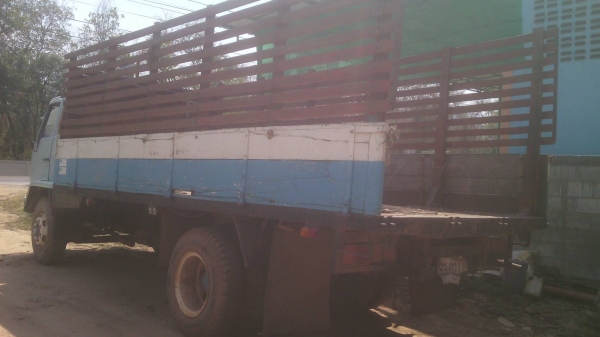 ISUZU  FTR 165แรง คัสชืท้ายเต็มยาว5.5ม. สภาพดืราคา420,000บ. สนใจติดต่อ 0835601591 หรือ 0903494058