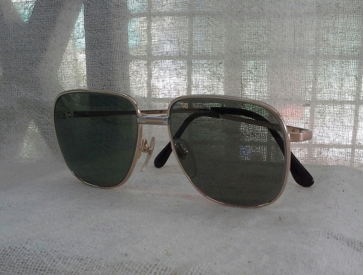 แว่นตาไททาเนียมบริสุทธิ์  VALENTINO GARAVANI made in Italy