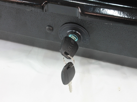 ขายถูกมาก กล่องเก็บของติดหลังคารถ ขนาด 175 x 81.5 x 46cm/0.66cbm ของใหม่ นำเข้า