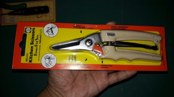 ขายกรรไกรสแตนเลสตัดปลา ปู กิ่งไม้ตราตะบองเพชร Saboten Made in Japan. ขายกรรไกรสแตนเลสตัดปลา ปู กิ่งไม้ตราตะบองเพชร Saboten Made in Japan.