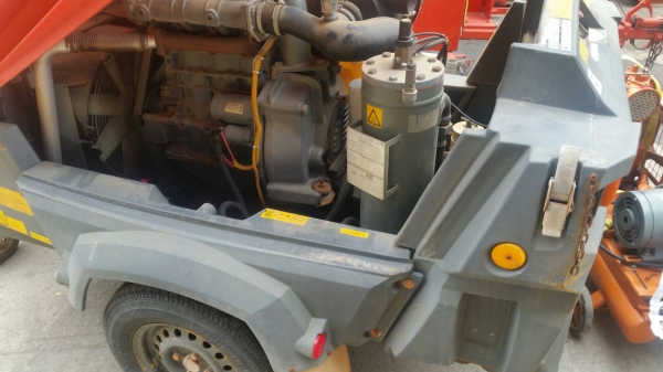 ขาย เครื่องปั๊มลม ATLAS COPCO XAS 67 ขนาดกลาง 11 บาร์ มีเทรเลอร์ พ่วงลาก ลมแรง ขาย เครื่องปั๊มลม ATLAS COPCO XAS 67 ขนาดกลาง 11 บาร์ มีเทรเลอร์ พ่วงลาก ลมแรง