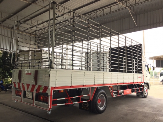 ขาย6ล้อHINO.MAGA.FG1JPPA Euro2.เครื่อง212เเรง กระบะคาร์โก้ใหม่ๆพร้อมคอกสูงยาว 7.20เมตรหัวเดิมๆเบรคทิฟฟี่จดทะเบียนปี2546(2003)ใครหารุ่นนี้อยู่ไม่ผิดหวังเเน่นนอนราคา 980,000บาทจัดไฟเเนนท์ได้ทั่วโลกครับสนใจดูรถได้ที่เต็นท์รถ JJ.AUTOCAR 2 หลังวัดจันทรารามติดถ