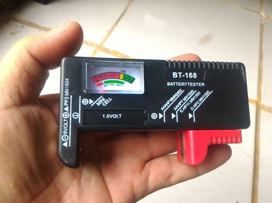 เครื่องตรวจเช็คถ่านแบตเตอรี เทสได้หลายขนาด 1.5 - 9 V การมีไฟใช้ก่อนนำไปต่อใช้งาน ใช้กับขนาดต่างๆ A /AA / C / D / 9V / 1.5V