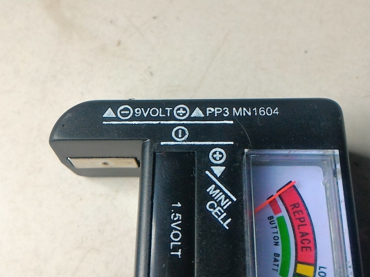 เครื่องตรวจเช็คถ่านแบตเตอรี เทสได้หลายขนาด 1.5 - 9 V การมีไฟใช้ก่อนนำไปต่อใช้งาน ใช้กับขนาดต่างๆ A /AA / C / D / 9V / 1.5V