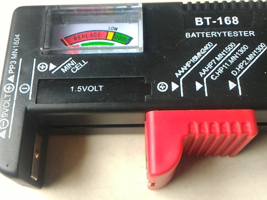 เครื่องตรวจเช็คถ่านแบตเตอรี เทสได้หลายขนาด 1.5 - 9 V การมีไฟใช้ก่อนนำไปต่อใช้งาน ใช้กับขนาดต่างๆ A /AA / C / D / 9V / 1.5V