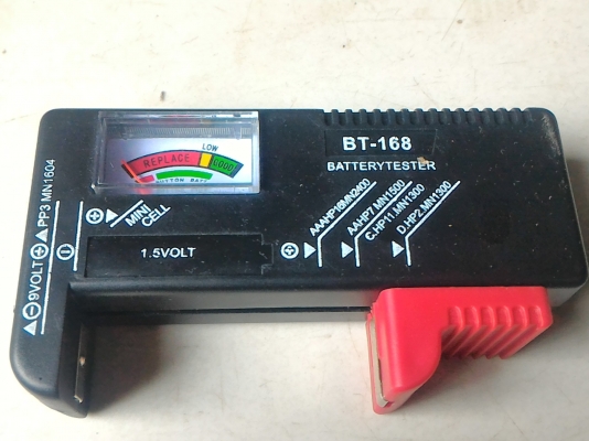 เครื่องตรวจเช็คถ่านแบตเตอรี เทสได้หลายขนาด 1.5 - 9 V การมีไฟใช้ก่อนนำไปต่อใช้งาน ใช้กับขนาดต่างๆ A /AA / C / D / 9V / 1.5V