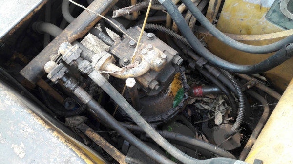 Komatsu Pc 200-3 คอนโทรลน้ำมัน