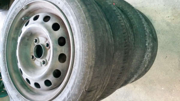 ขายยางรถยนต์พร้อมกระทะล้อ