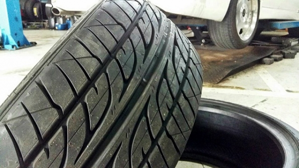 ยาง DUNLOP LM703 245/40R18 ปี14 ลดราคาพิเศษ