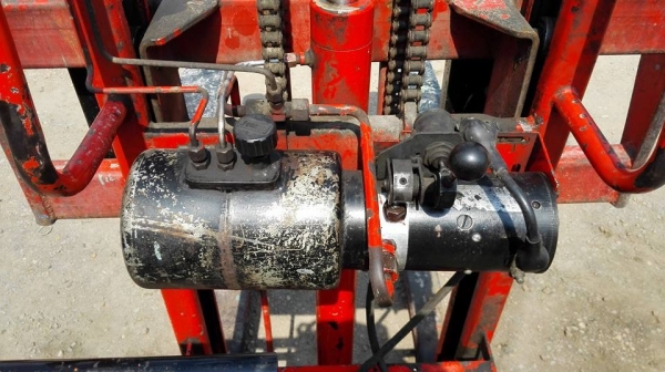 ** ขอบคุณผู้ซื้อ&amp;พี่เสือ!! ** สแต๊กเกอร์ลิฟท์ไฟฟ้า TMC 1000 kg.มอเตอร์ DC 12 V. ยกสูง 180 cm. งายาว 110 cm. สวยสดใหม่พร้อมใช้งาน!!