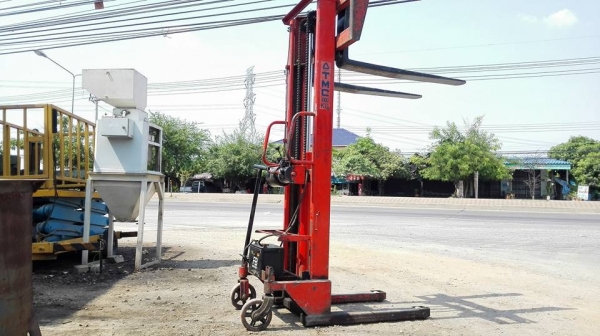 ** ขอบคุณผู้ซื้อ&amp;พี่เสือ!! ** สแต๊กเกอร์ลิฟท์ไฟฟ้า TMC 1000 kg.มอเตอร์ DC 12 V. ยกสูง 180 cm. งายาว 110 cm. สวยสดใหม่พร้อมใช้งาน!!