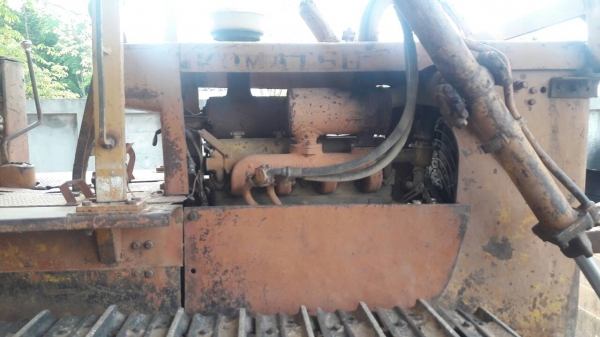ขายรถแทรคเตอร์ KOMATSU D50A-15 ห้องเลี้ยวน้ำมัน ราคา 250000