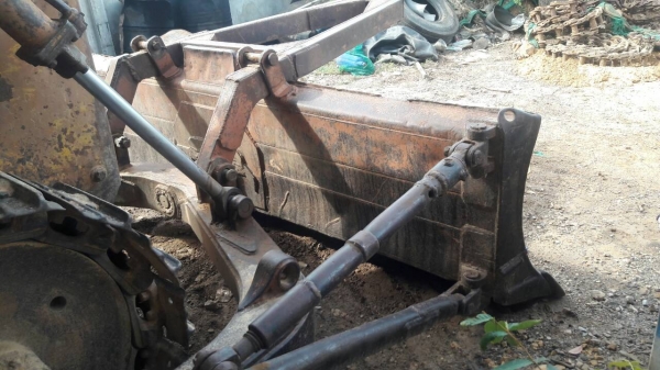 ขายรถแทรคเตอร์ KOMATSU D50A-15 ห้องเลี้ยวน้ำมัน ราคา 250000