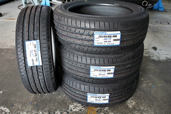 ยาง TOYO PROXES R36 225/55R19 ปี15 ราคาพิเศษ