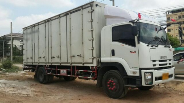 FTR 240 แรง ตู้ 10 บาน ยาว 7.6 เมตร  ขายดาวน์   270,000  บาท