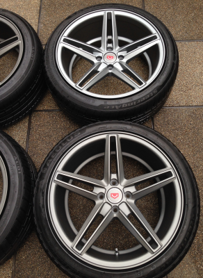 ล้อVossen ขอบ17 สภาพสวย ไม่มีซ่อม พร้อมยาง 205 45 17 ปลายปี15 ดอกเต็ม ใช้กันยาว ราคาไม่แพง