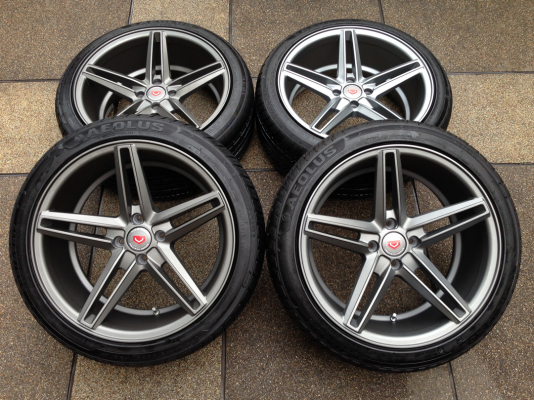 ล้อVossen ขอบ17 สภาพสวย ไม่มีซ่อม พร้อมยาง 205 45 17 ปลายปี15 ดอกเต็ม ใช้กันยาว ราคาไม่แพง