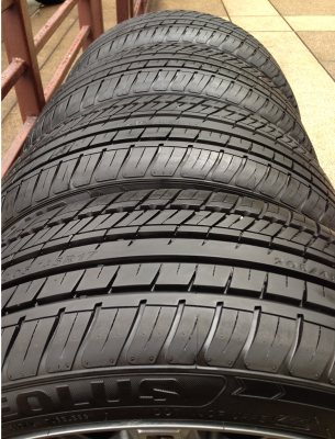 ล้อVossen ขอบ17 สภาพสวย ไม่มีซ่อม พร้อมยาง 205 45 17 ปลายปี15 ดอกเต็ม ใช้กันยาว ราคาไม่แพง