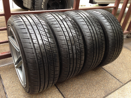 ล้อVossen ขอบ17 สภาพสวย ไม่มีซ่อม พร้อมยาง 205 45 17 ปลายปี15 ดอกเต็ม ใช้กันยาว ราคาไม่แพง