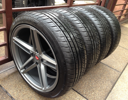 ล้อVossen ขอบ17 สภาพสวย ไม่มีซ่อม พร้อมยาง 205 45 17 ปลายปี15 ดอกเต็ม ใช้กันยาว ราคาไม่แพง