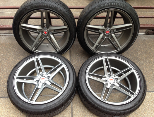 ล้อVossen ขอบ17 สภาพสวย ไม่มีซ่อม พร้อมยาง 205 45 17 ปลายปี15 ดอกเต็ม ใช้กันยาว ราคาไม่แพง