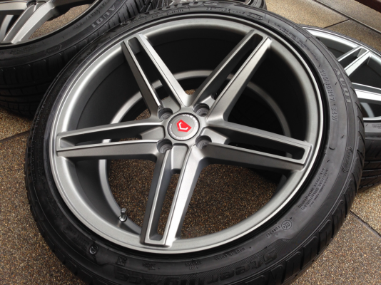 ล้อVossen ขอบ17 สภาพสวย ไม่มีซ่อม พร้อมยาง 205 45 17 ปลายปี15 ดอกเต็ม ใช้กันยาว ราคาไม่แพง