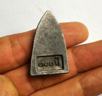 หลวงปู่ทวด 100ปี เนื้อชินเงิน น้ำหนักดี เนื้องามๆ รายละเอียดมีดีที่ซุป พระแท้ดูง่าย สวยเก่าเก็บดีมากๆ พระของหลวงปู่ทวดศักดิ์สิทธ์ทุกองค์ครับรับประกัน