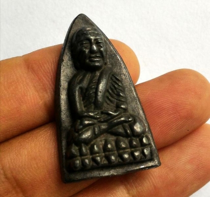 หลวงปู่ทวด 100ปี เนื้อชินเงิน น้ำหนักดี เนื้องามๆ รายละเอียดมีดีที่ซุป พระแท้ดูง่าย สวยเก่าเก็บดีมากๆ พระของหลวงปู่ทวดศักดิ์สิทธ์ทุกองค์ครับรับประกัน