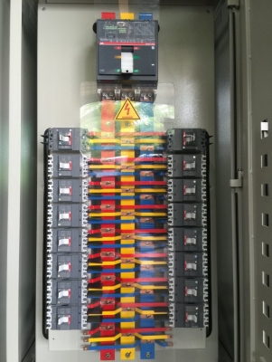 ขายตู้ MDB Main breaker ABB 1,600A breaker ย่อยของ ABB 18 ตัว สภาพ 90\% พร้อมใช้งาน K.Pipat 098-2641749