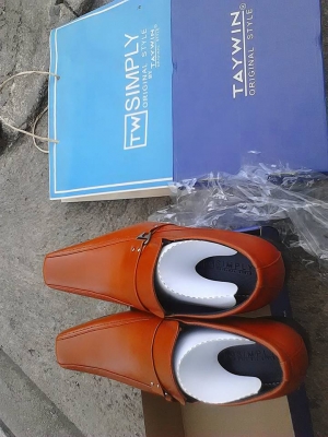 รองเท้าหนัง TAYWIN เบอร์ 44 ใส่ครั้งเดียว สภาพ 99.99 เปอร์เซนต์