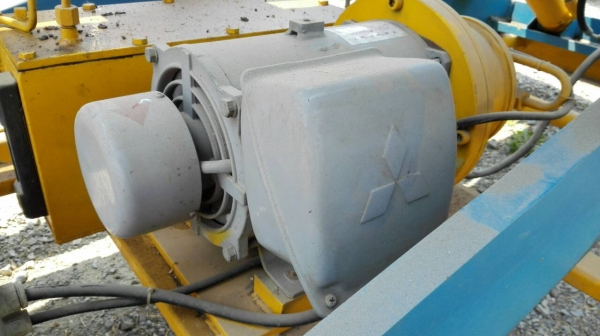 Sell> X-ลิฟท์โดยสารเคลื่อนที่ TMC 500 kg. ยกสูง 5 เมตร มอเตอร์ Mitsubishi 3 HP. ไฟบ้าน 220V รีโมทอุปกรณ์ครบ สภาพกริ้บ 95\%