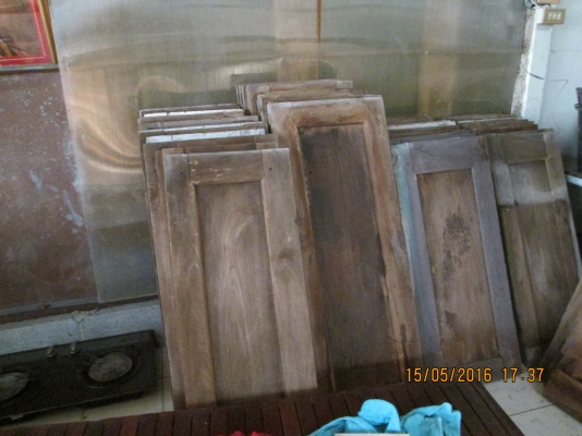 ไม้สักเก่า/หน้าต่างเก่า/ประตูเก่า/ตามรูปครับ  สนใจโทรเลยครับ