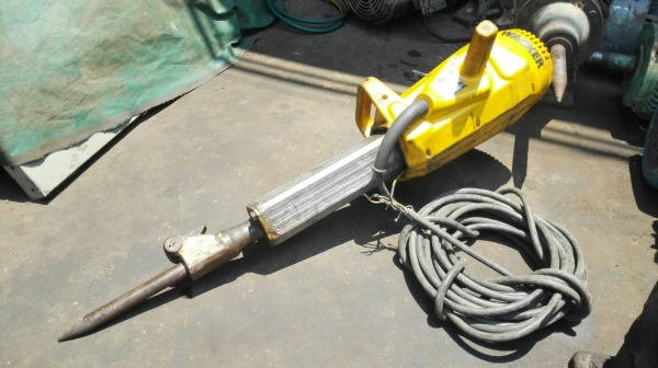 Sell> แย้กสกัดปูนคอนกรีต WACKER Made in Germany ขนาด 3 HP 380V. ยาว 110 cm. งานเยอรมันตัวใหญ่เจาะแรงมาเทสก่อนได้.