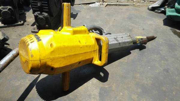 Sell> แย้กสกัดปูนคอนกรีต WACKER Made in Germany ขนาด 3 HP 380V. ยาว 110 cm. งานเยอรมันตัวใหญ่เจาะแรงมาเทสก่อนได้.