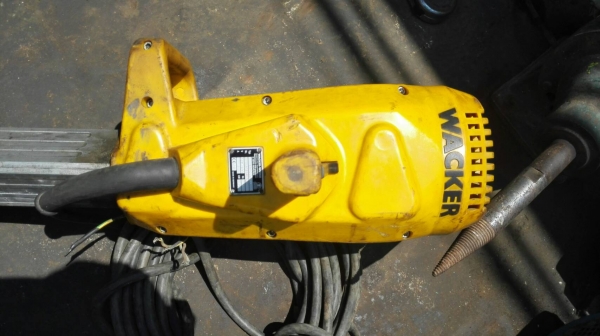 Sell> แย้กสกัดปูนคอนกรีต WACKER Made in Germany ขนาด 3 HP 380V. ยาว 110 cm. งานเยอรมันตัวใหญ่เจาะแรงมาเทสก่อนได้.