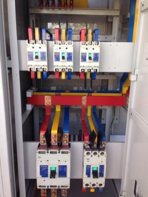 ขายตู้ Mdb Main breaker Mitsubishi 1,000A breaker ย่อยของ Mitsubishi 5 ตัว สภาพดีพร้อมใช้งาน สอบถามเพิ่มได้ที่ pipat 098-2641749