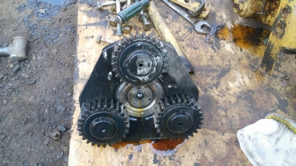 ขายมอเตอร์สวิงรถแมคโครุ่น 200. ทั้งโคมัสสุ โกเบ ฮิตาชิ แคท ขายทั้งลูกหรือแยกท่อนบนท่อนล่าง