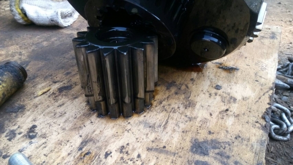 ขายมอเตอร์สวิงรถแมคโครุ่น 200. ทั้งโคมัสสุ โกเบ ฮิตาชิ แคท ขายทั้งลูกหรือแยกท่อนบนท่อนล่าง