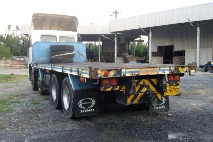 นิสสันพื้นเรียบ2คานหน้าพร้อมรถพ่วงพื้นเรียบ2เพลา