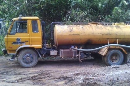 NISSAN UD 180 บรรทุกน้ำ