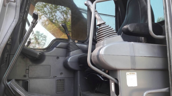 รถแบคโฮ Komatsu Pc200-6