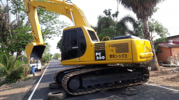 รถแบคโฮ Komatsu Pc200-6