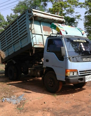 หกล้อ อีซูชุ NPR120ดั้มสามมิตค็อกสูง สภาพดีเดิมๆพร้อมใช้งาน ทะเบียนพร้อมโอน