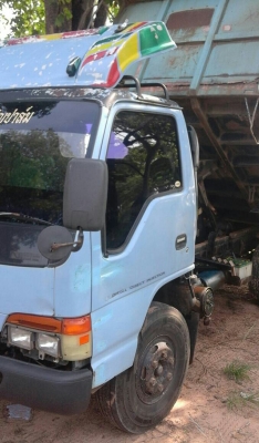 หกล้อ อีซูชุ NPR120ดั้มสามมิตค็อกสูง สภาพดีเดิมๆพร้อมใช้งาน ทะเบียนพร้อมโอน