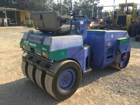 รถบด สั่นสะเทือน 4ตัน หน้าเหล็กหลังยาง Komatsu. เก่าญี่ปุ่น โทร.090-986-2521 อ๊อบ