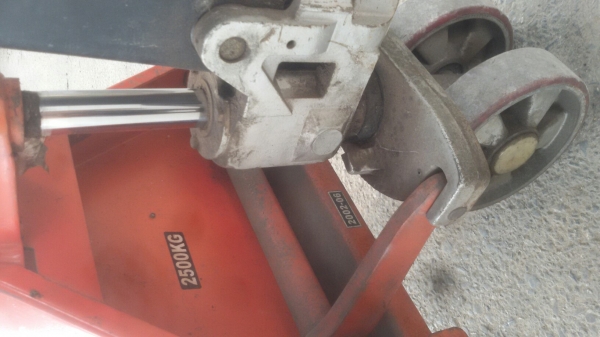 ขายแฮนลิฟ 2500kg 2ตันครึ่ง ใช้ได้ปกติ ลดเหลือ4000 ขายแฮนลิฟ 2500kg 2ตันครึ่ง ใช้ได้ปกติ ลดเหลือ4000